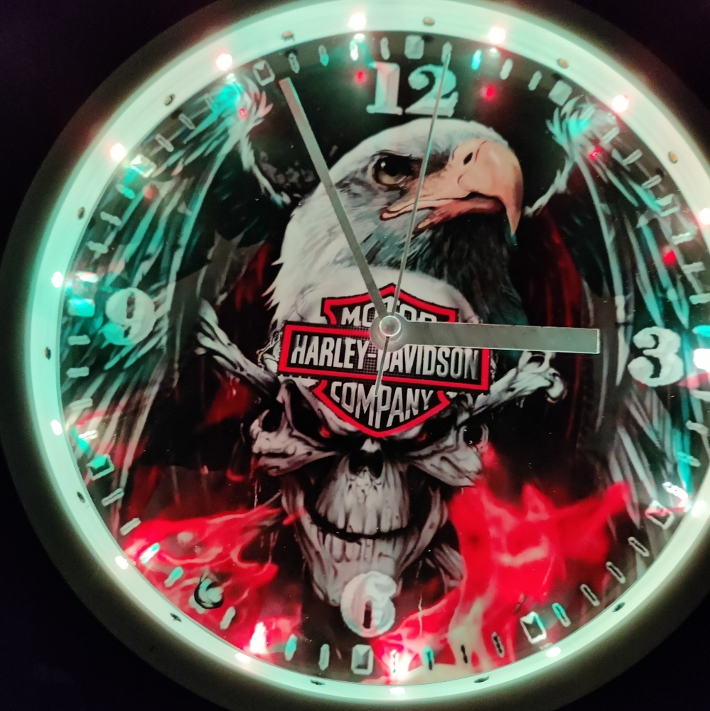 COPY - Harley Davidson skull clock